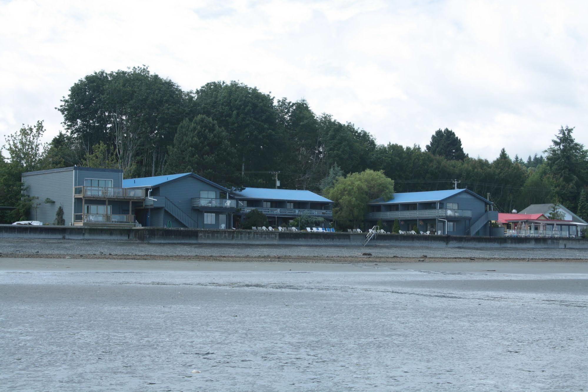 Sand Pebbles Inn Qualicum Beach Exterior foto